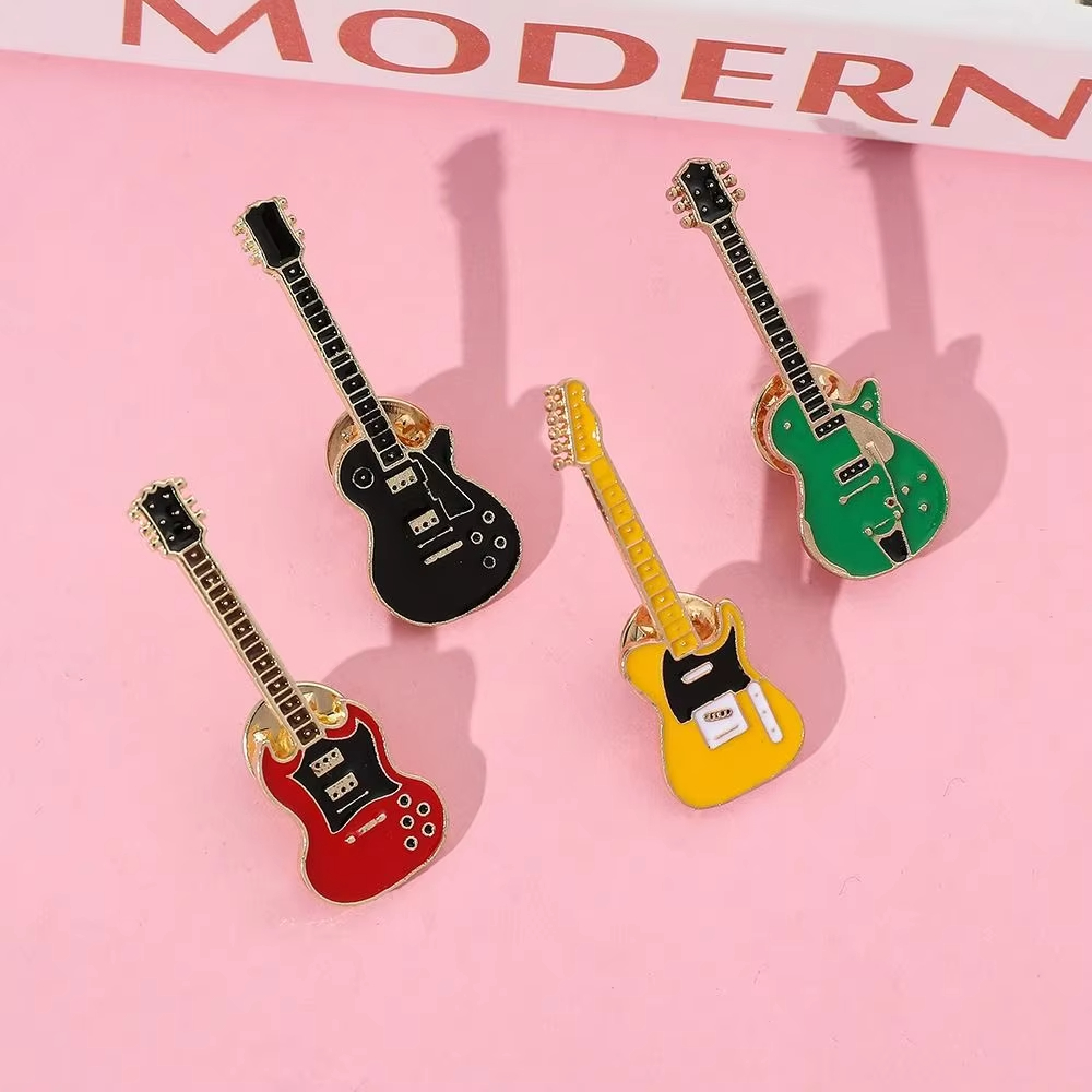 Vintage Metal Enamel Guitar Br - Musical Instrument Symbols recension och pris